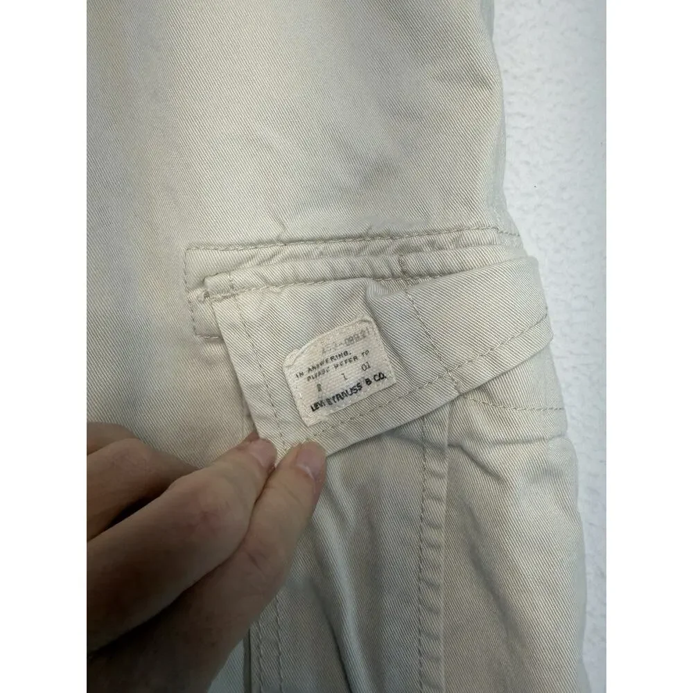 Levi’s Cream Men’s Cargo Shorts Size 40 Beach Travel Hiking Fishing Casual